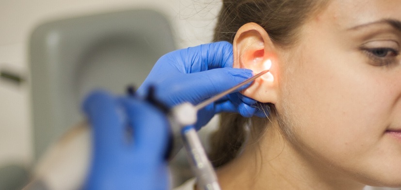 удаление инородного тела из уха